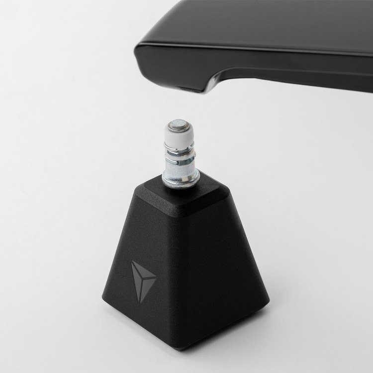 CAST-STATIC-BLACK_02.jpg